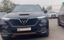 VinFast Lux A2.0 và President ồ ạt về đại lý Lào, sales nói không đắt, dân tình khen đẹp: 'Trúng số sẽ mua cho con gái đi học'