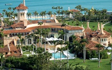 Nghía qua "biệt thự dát vàng" 118 phòng mà quý tử nước Mỹ Barron Trump đang "ở ẩn" sau khi rời Nhà Trắng, nhìn mà choáng vì quá xa hoa