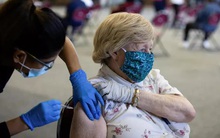 Pfizer: Mũi vắc-xin tăng cường "vô hiệu hóa được Omicron"