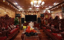 Choáng với ngôi nhà dùng toàn gỗ hương quý hiếm, riêng bộ bàn ghế gỗ Rồng Khay Tứ Linh tốn 800 triệu