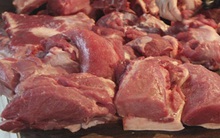 Giá lợn hơi và thịt lợn tiếp tục giảm