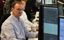 Lo ngại lạm phát bao trùm Phố Wall, Dow Jones tiếp tục rớt gần 500 điểm