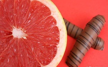 Quả bưởi vừa ngọt mát vừa tốt cho sức khỏe nhưng có 3 nhóm người không nên ăn