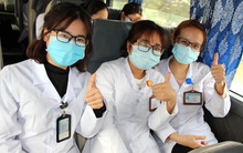 Kỳ thực tập có "1-0-2" của 600 sinh viên Y Hải Dương: "Nhìn các em nhỏ run run xếp hàng vào xét nghiệm, chúng em không cầm được nước mắt"