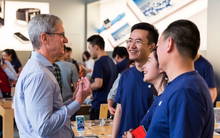 Chuyện thật như đùa ở Apple Store: làm nhân viên vui, khách hàng sẽ có...quà