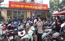 Giá đất 'nhảy múa”, nửa đêm đập cửa hỏi mua, phòng đăng ký nhà đất Hà Nội có gì khác lạ?