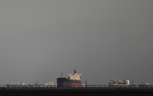 Phương án nào để giải quyết "siêu tàu" mắc kẹt ở kênh đào Suez?