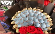 Bó hoa "tiền thật" ngày 8/3