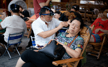 Việc nhẹ lương cao "1 vốn 4 lời" dành cho mọi đối tượng: Bậc thầy lấy ráy tai đút túi trăm triệu mỗi tháng dễ "như ăn kẹo"