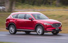 Ô tô gầm cao đua nhau giảm giá, cao nhất lên tới 140 triệu đồng