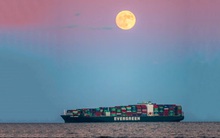 "Siêu mặt trăng": Bàn tay vô hình giải cứu thương mại toàn cầu