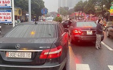 Từ 2 xe Mercedes trùng biển số, công an triệt phá đường dây làm giả giấy tờ, tiêu thụ xe "gian"