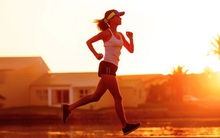 Đi bộ 1 tiếng sau khi ăn tối rất tốt nhưng nếu bạn thực hiện kèm 3 việc nhỏ nhặt này thì sẽ hiệu quả gấp bội