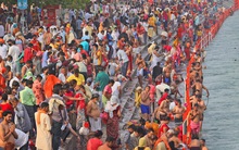 Hai sự kiện siêu lây nhiễm góp phần tạo nên thảm kịch ở Ấn Độ: 4 triệu người tham gia, số ca mắc tăng tới 3.000%