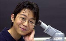 2 tuổi biết đọc, 3 tuổi biết viết, 12 tuổi vào đại học Y: Nhìn cách thần đồng này được mẹ dạy dỗ ai cũng muốn bắt chước