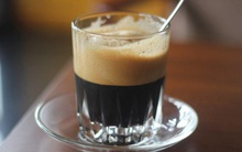 Dấu hiệu bạn đang uống cà phê quá nhiều: Khi nào nên cắt giảm?