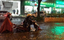 Nguyên nhân khiến Hà Nội "phố cũng như sông" sau cơn mưa lớn chiều 11/5