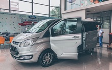 Đại lý đua xả hàng Ford Tourneo giảm 100 triệu đồng: Sản xuất 2021, số lượng ít, đủ loại quà tặng kèm