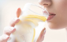 Nước chanh không những thanh mát mà còn mang đến 6 lợi ích cho sức khỏe, tốt ngang với thuốc bổ nhưng giá thành lại rẻ hơn cả chục lần