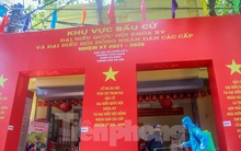 Hà Nội phun khử khuẩn phòng dịch COVID-19 tại các điểm bầu cử
