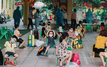 Cô giáo mầm non ở Bắc Giang tình nguyện đi cách ly cùng học sinh: Nửa đêm tỉnh giấc, các con ôm cô sụt sùi "Cô ơi, mẹ của con đâu?"