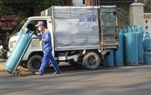 Ở nhà nấu ăn nhiều, giá gas lại bất ngờ tăng