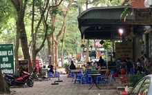 Hà Nội: Quán ăn vẫn tràn vỉa hè, như chưa có lệnh đóng cửa, giãn cách