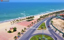 Ảnh: Bãi biển, khu vui chơi ở Đà Nẵng vắng bóng người trong ngày đầu siết chặt các biện pháp phòng, chống Covid-19