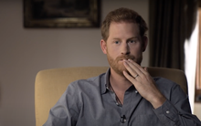 Harry "muối mặt" bị dân Mỹ yêu cầu rời đi và phản ứng của nhà Sussex trước lời đề nghị trả tước hiệu hoàng gia