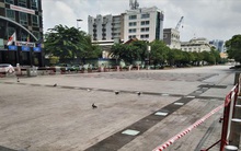 Phố đi bộ Nguyễn Huệ vắng lặng ngày giãn cách
