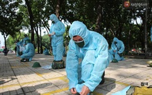 TP.HCM: Lực lượng quân đội tiến hành phun khử trùng tại các "điểm nóng" Covid-19 ở quận Gò Vấp