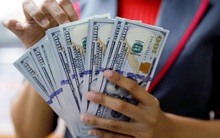 Vì sao giá mua USD bất ngờ giảm mạnh?