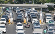 Xe ô tô ra, vào sân bay vẫn phải nộp phí, kể cả dưới 10 phút