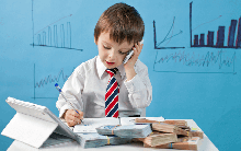 Ai cũng muốn con có tư duy đầu tư từ bé nhưng làm thế nào để trẻ hiểu mới là vấn đề: Nuôi heo đất đã quá lỗi thời, đây mới là những cách sáng tạo cha mẹ nên áp dụng