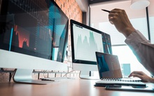 FiinGroup: Cổ phiếu ngân hàng không còn nhiều hấp dẫn, dư địa tăng giá cho nhóm Bảo hiểm, BĐS và Bán lẻ