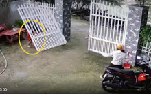 Chiếc cổng sắt bất ngờ đổ sập, đè trúng 2 bé gái: Hiểm họa khôn lường từ trò chơi con trẻ, phụ huynh có thấy cũng thường bỏ qua vì không lường trước được