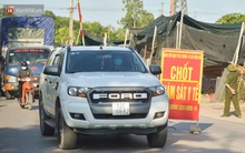 Hà Nội: Đông Anh lập chốt kiểm soát khu vực giáp ranh Bắc Ninh, ô tô quay đầu, hàng dài xe cơ giới chờ khai báo y tế