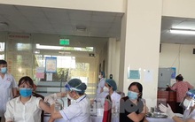 Vì sao cá nhân, tổ chức không thể tự bỏ tiền mua và tiêm vắc xin COVID-19?