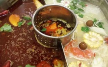 Ngoài thức ăn để qua đêm và đồ mốc, đây là 4 loại thực phẩm chứa lượng lớn chất gây ung thư mà nhiều người tiêu thụ hàng ngày