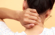 Cảnh giác trước hiện tượng thoái hóa đốt sống cổ ở dân văn phòng, không điều trị kịp thời có thể gây bại liệt