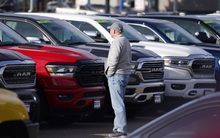 Xe "second hand" đi 2 năm giá cao hơn xe mới cả nghìn USD - đây là thị trường ô tô điên rồ thế giới