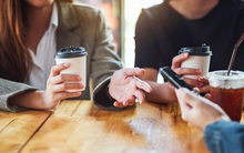 CĐM tranh cãi gay gắt việc "mua 1 ly nước, ngồi lỳ ở quán hưởng điều hòa, wifi": Kẻ chê khách "thiếu ý thức", người trách quán "không quy định rõ ràng"