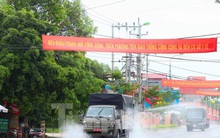 Cận cảnh Quân đội phun hóa chất khử khuẩn tại ‘điểm nóng’ Hữu Lũng (Lạng Sơn)