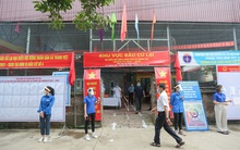 CLIP: Cận cảnh người dân đi bỏ phiếu lại sau khi có vi phạm