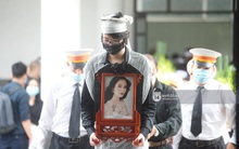 Tang lễ Hoa hậu Thu Thuỷ: Linh cữu được đưa đi hoả táng, em trai đau buồn ôm chặt di ảnh, Hoa hậu Đỗ Mỹ Linh và dàn sao Vbiz xót xa đến viếng