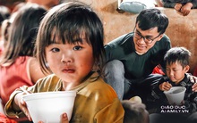 Những bức ảnh hồn nhiên của trẻ em vùng cao khiến cả triệu trái tim thổn thức và câu chuyện truyền cảm hứng từ chàng trai xứ Quảng