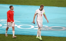 Nhiều cầu thủ tuyển Anh tháo bỏ huy chương ngay sau khi được trao, Harry Kane cũng không ngoại lệ
