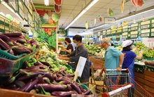 Hành ngò tăng giá gấp 2-3 lần vẫn không có mà mua, người Sài Gòn than trời, còn gì là niềm vui ăn uống!