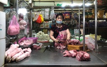 Vì sao heo hơi rớt thảm, bà nội trợ vẫn phải mua lẻ giá cao ngất