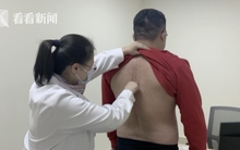 Chàng trai 32 tuổi cột sống bị "bẻ gập" bắt nguồn từ một tư thế quen thuộc của nhiều người, nếu nặng có thể phải cắt cụt chân